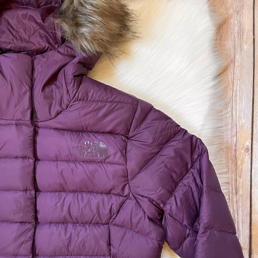 The North Face Women’s Transverse Belted Parka In Blackberry Wine - Picture 3 of 10